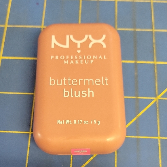 NYX Professional Makeup Buttermelt Blush - Feeling Butta 5g - Picture 1 of 5